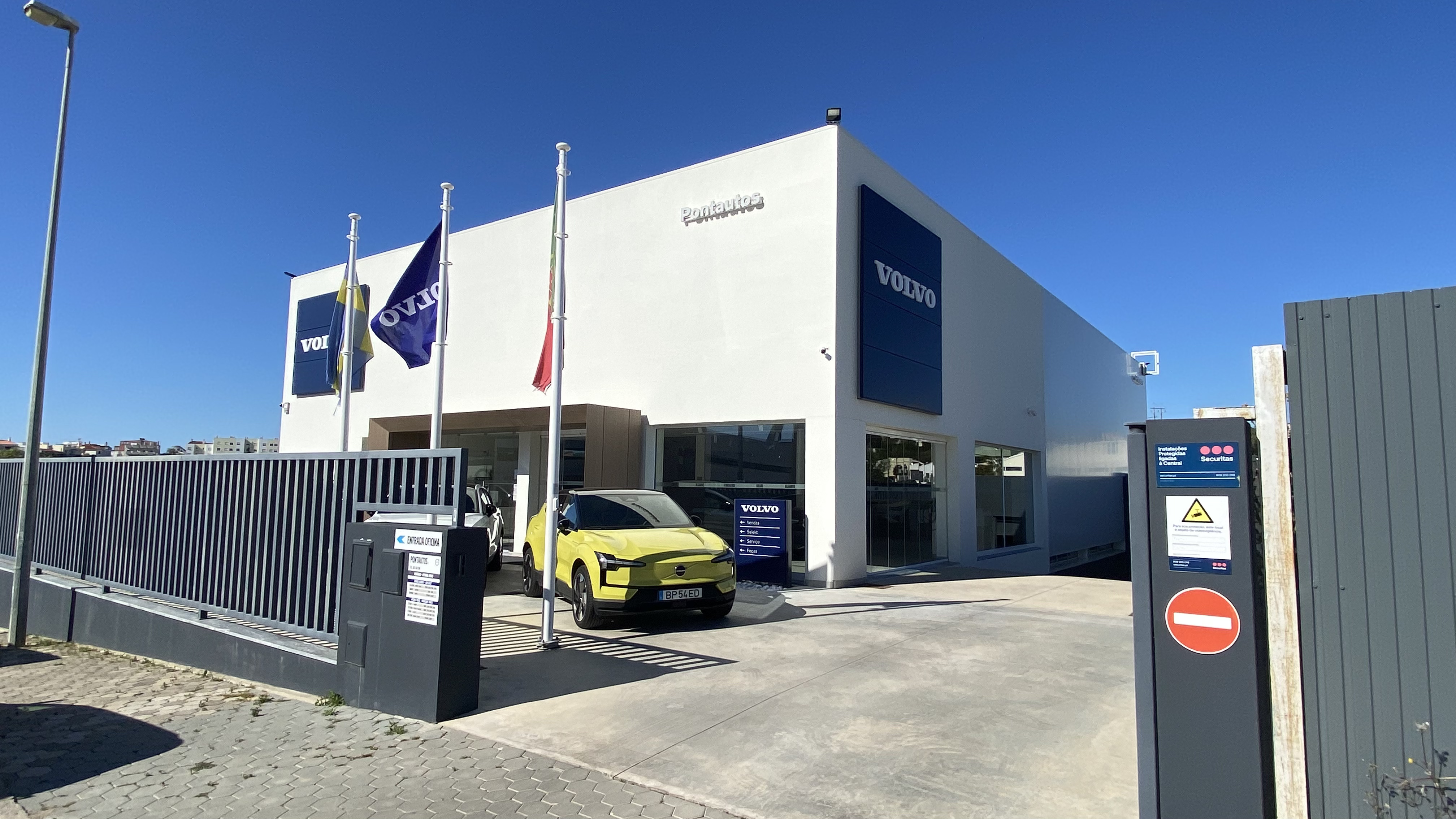 Alteração de Armazém de Peças e Stand de Automoveis com Cave, R/Chão e 1º Andar